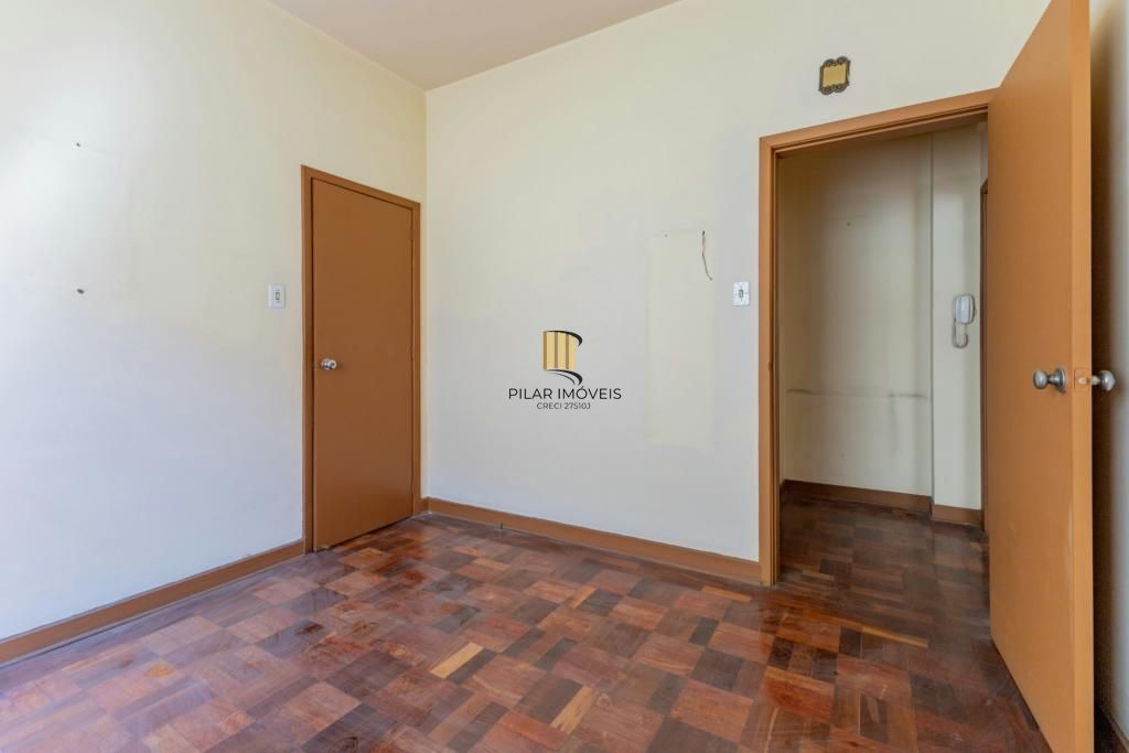 Apartamento com 03 dormitórios com 01 vaga de garagem escriturada sub solo