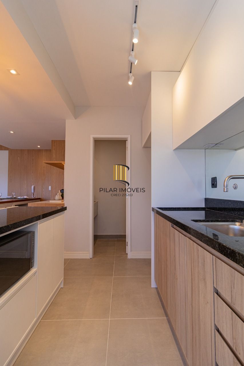 Apartamento com 02 dormitórios e com 01 vaga de garagem Mont Serrat