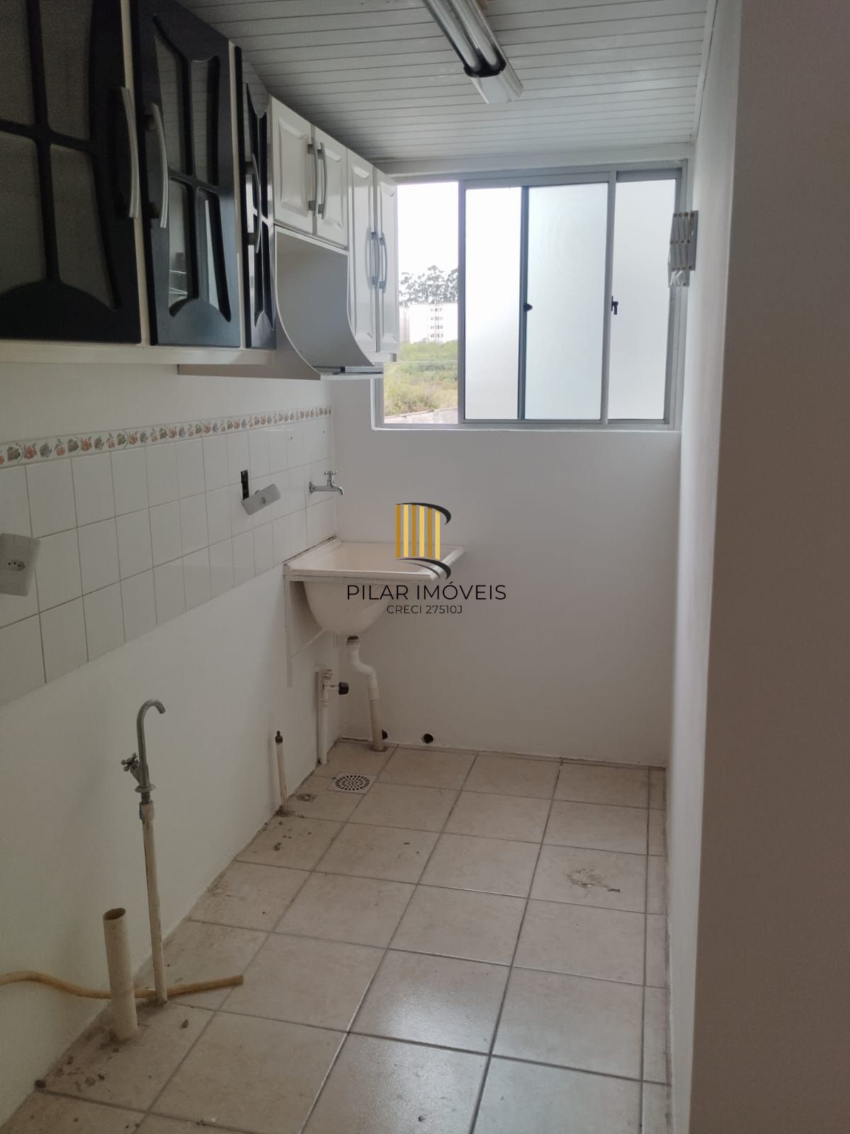 Apartamento com dois dormitórios com garagem