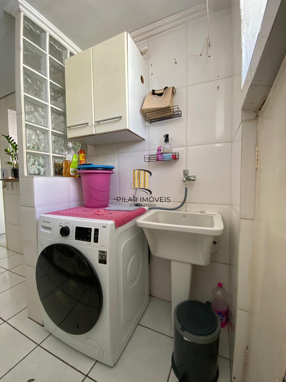 Apartamento 02 dormitórios com vaga de garagem escriturada