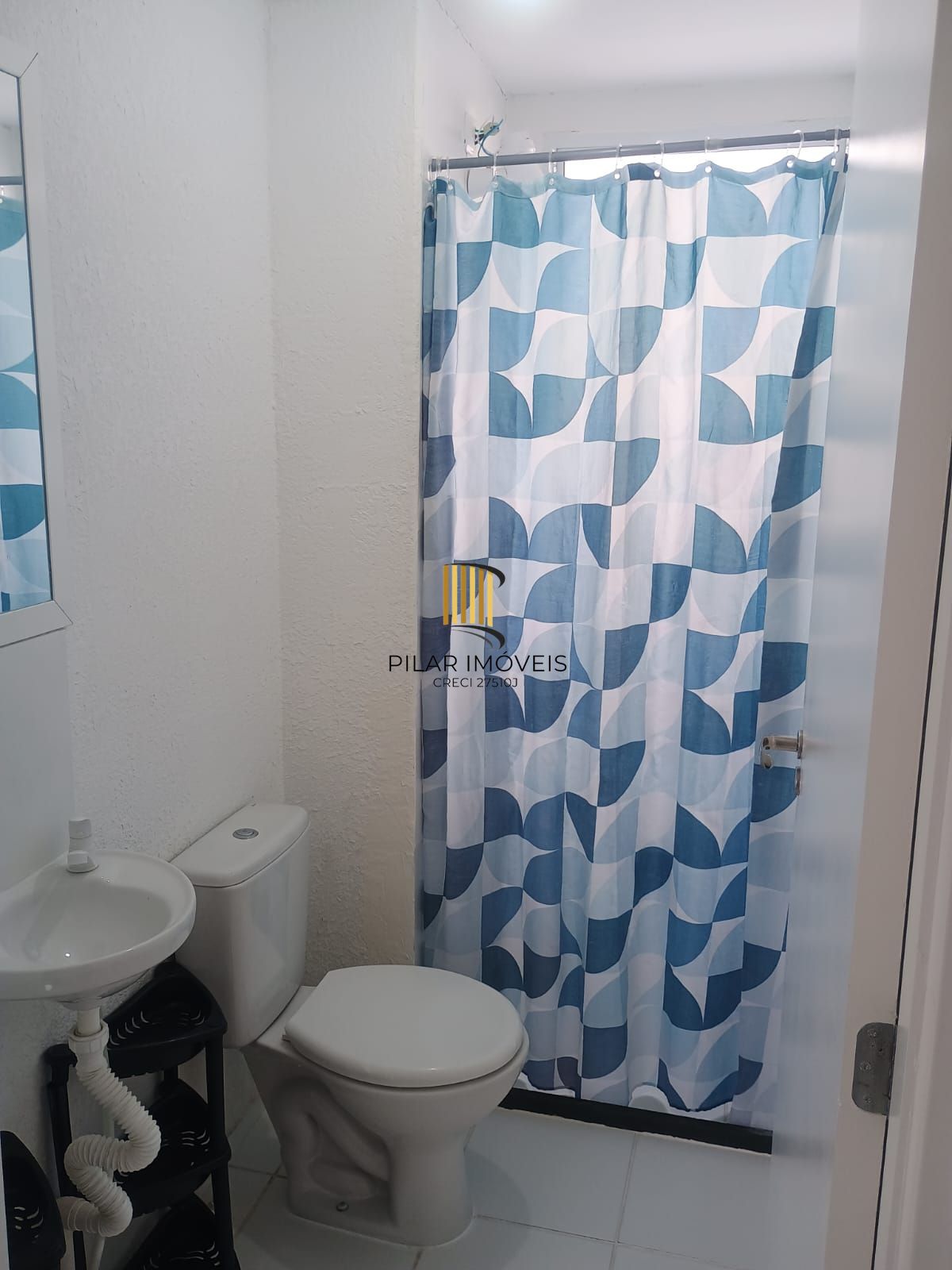 Apartamento 02 dormitórios com garagem