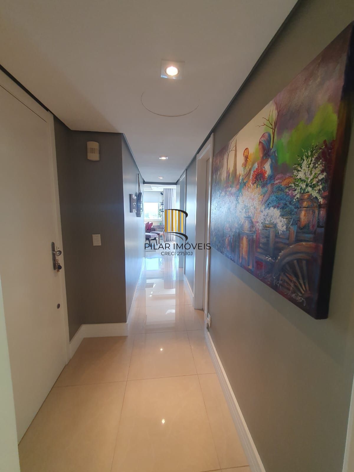 Apartamento mobiliado com 03 dormiórios, transformado em 02 e 02 vagas de garagem