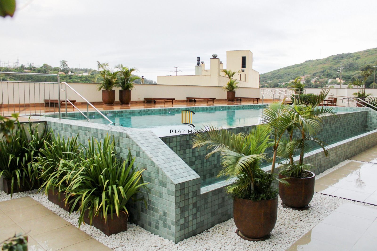 Apartamento 02 dormitórios com 01 suíte e 01 vaga de garagem escriturada