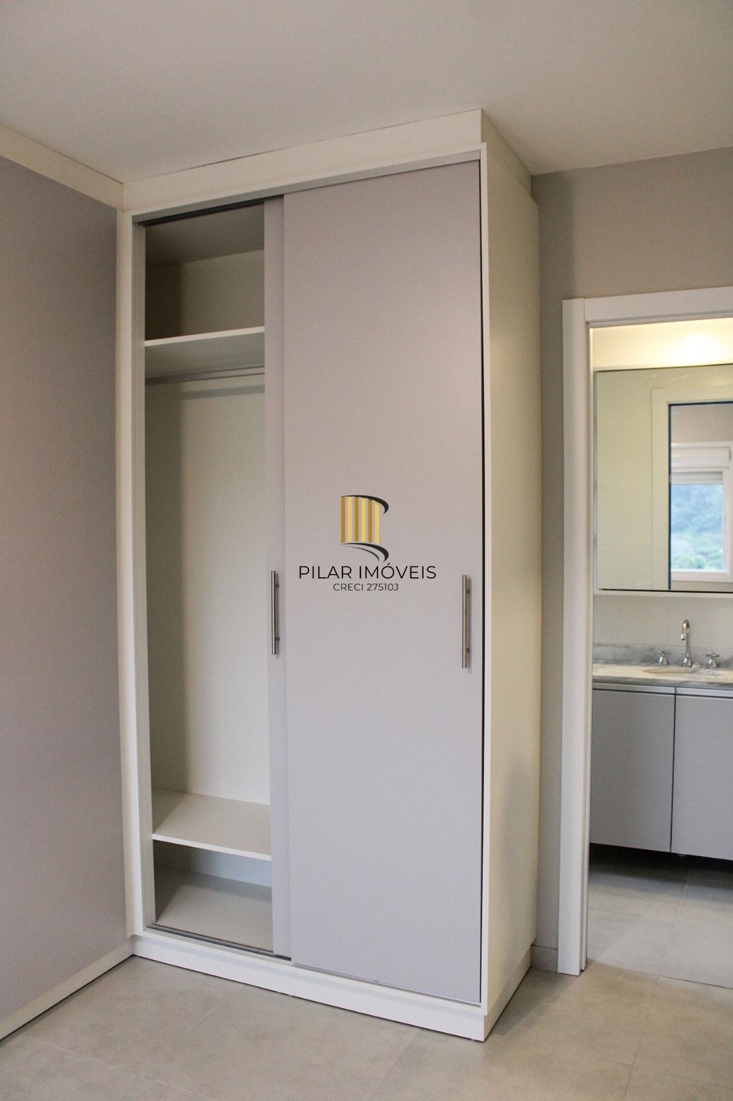 Apartamento 02 dormitórios com 01 suíte e 01 vaga de garagem escriturada