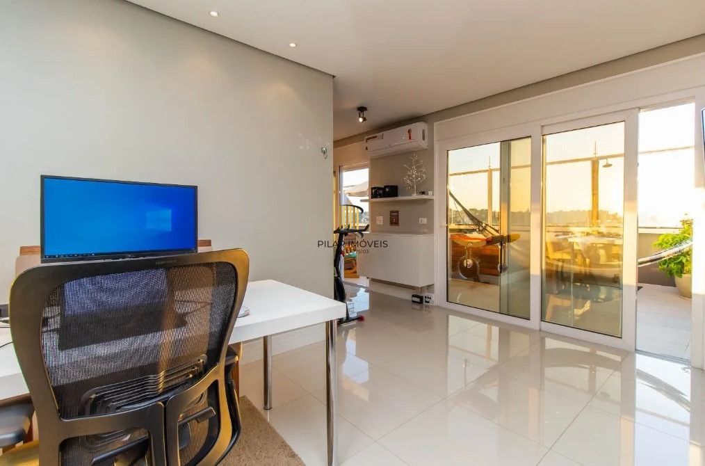 Cobertura de 01 dormitório com 02 vagas de garagens escrituradas