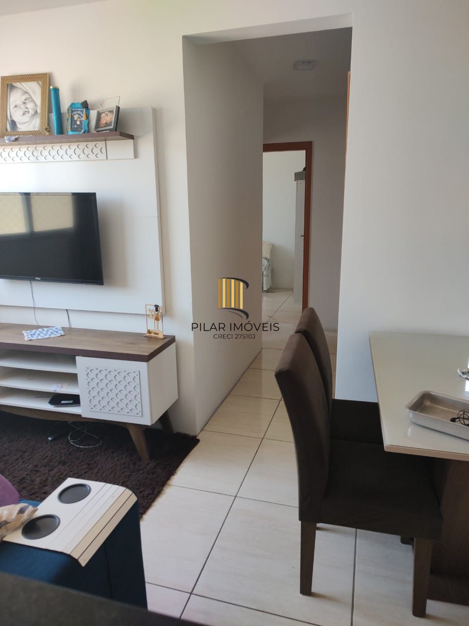 Apartamento 02 dormitórios com vaga, no bairro Humaitá.