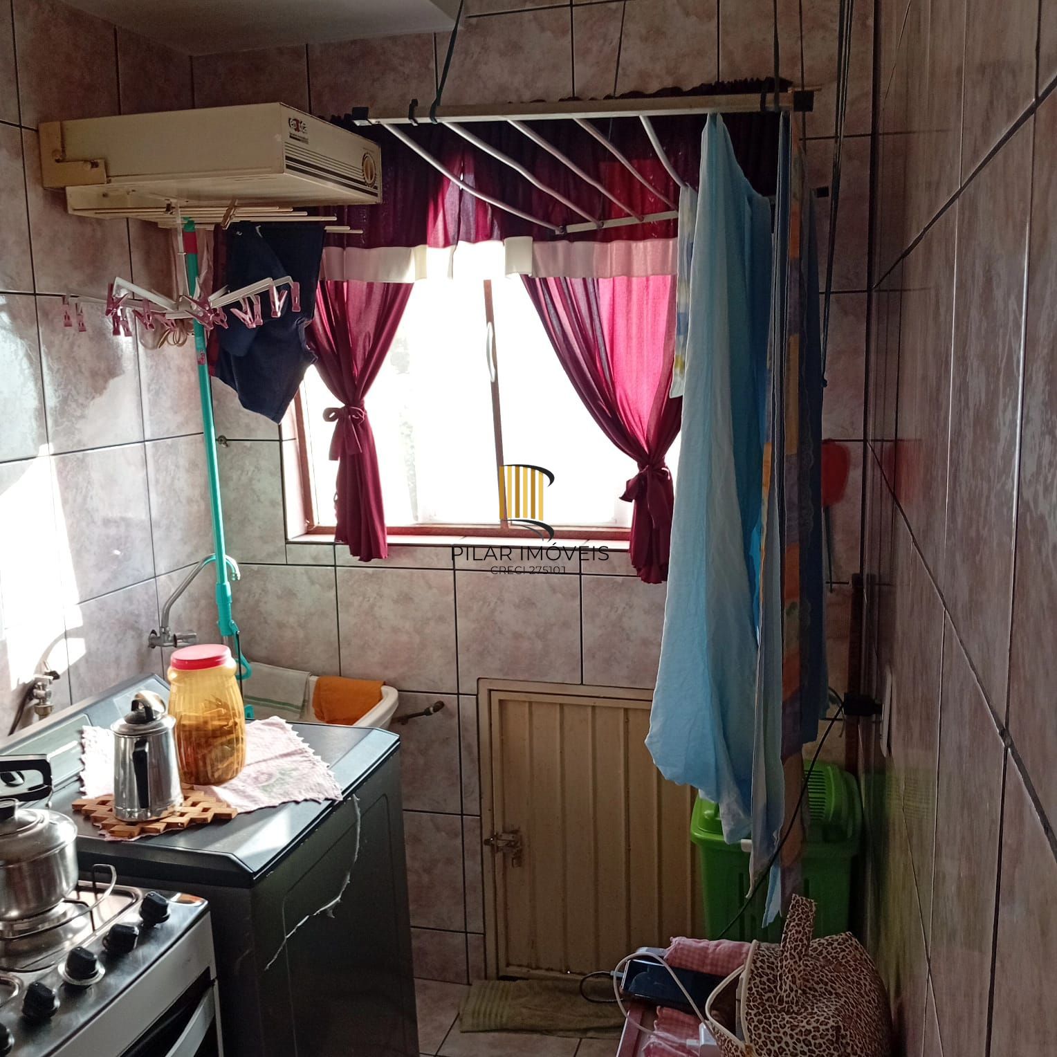 Apartamento 02 dormitórios com estacionamento