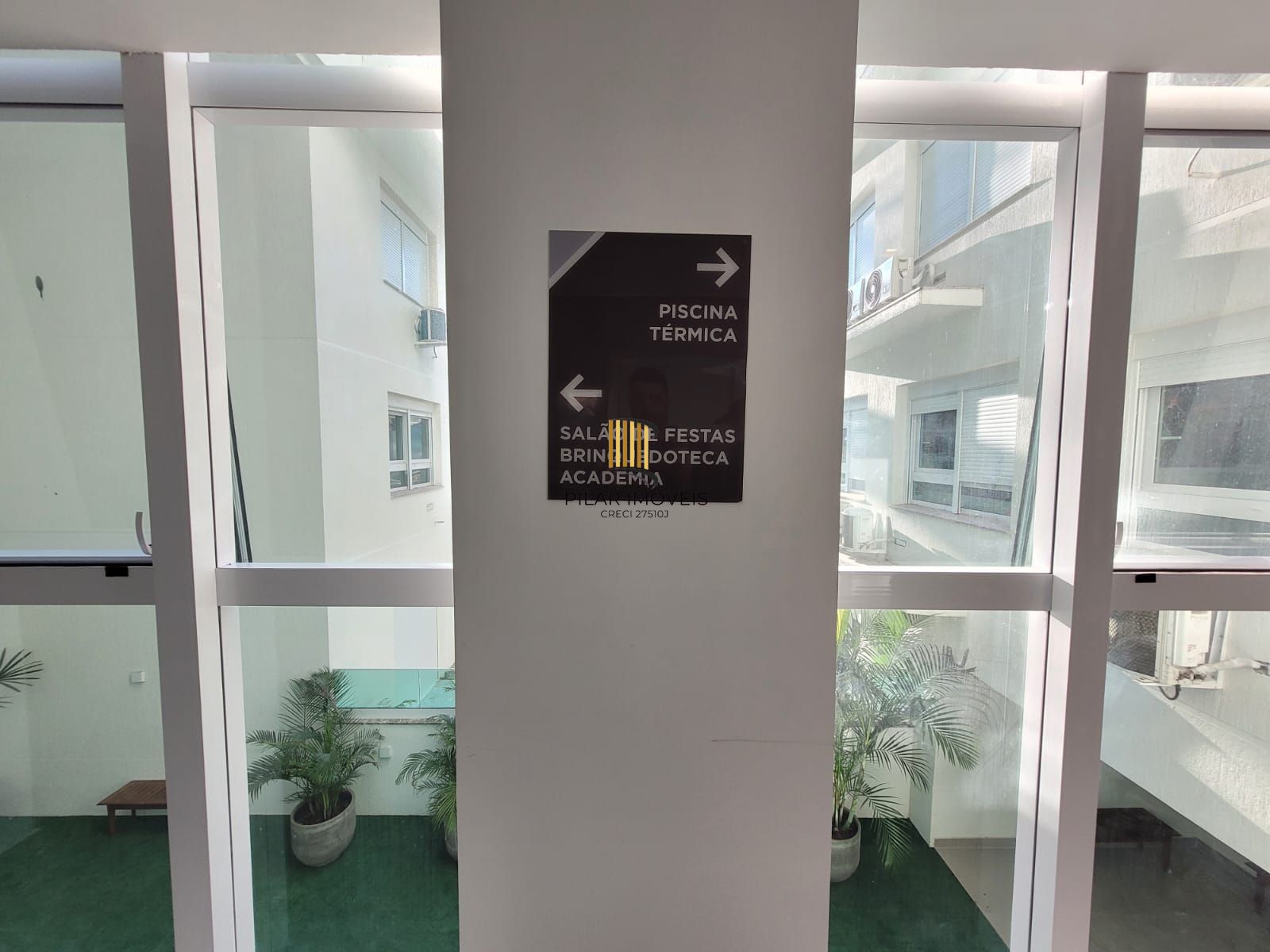 cobertura vista Beira Rio  03 dormitórios com 2 suítes e três vagas individuais