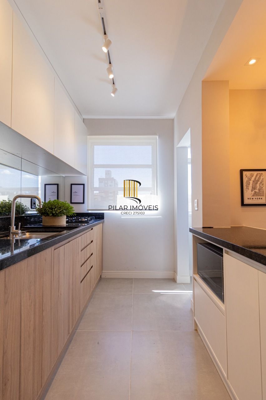 Apartamento com 02 dormitórios e com 01 vaga de garagem Mont Serrat