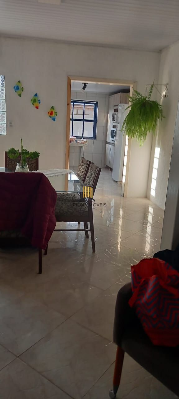 casa com 03 quartos um sendo suite com 04 vagas de garagem