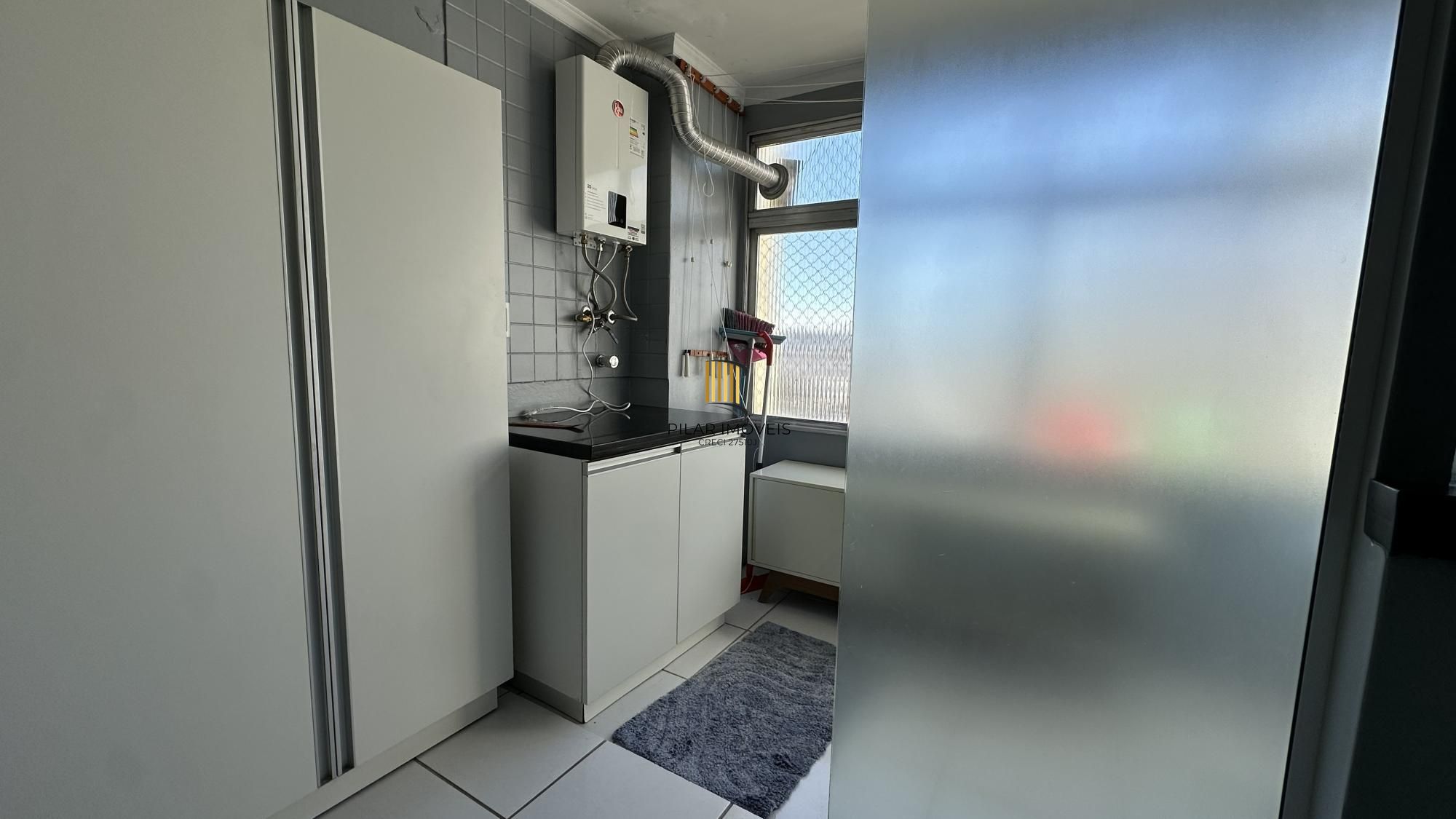 Apartamento com 02 dormitórios e vaga de garagem escriturada
