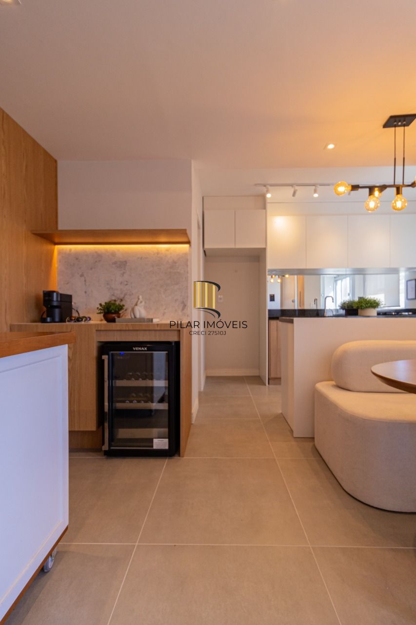 Apartamento com 02 dormitórios e com 01 vaga de garagem Mont Serrat