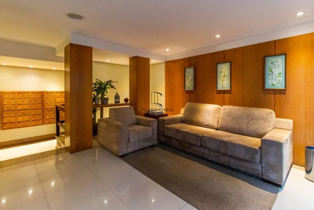 Cobertura de 01 dormitório com 02 vagas de garagens escrituradas