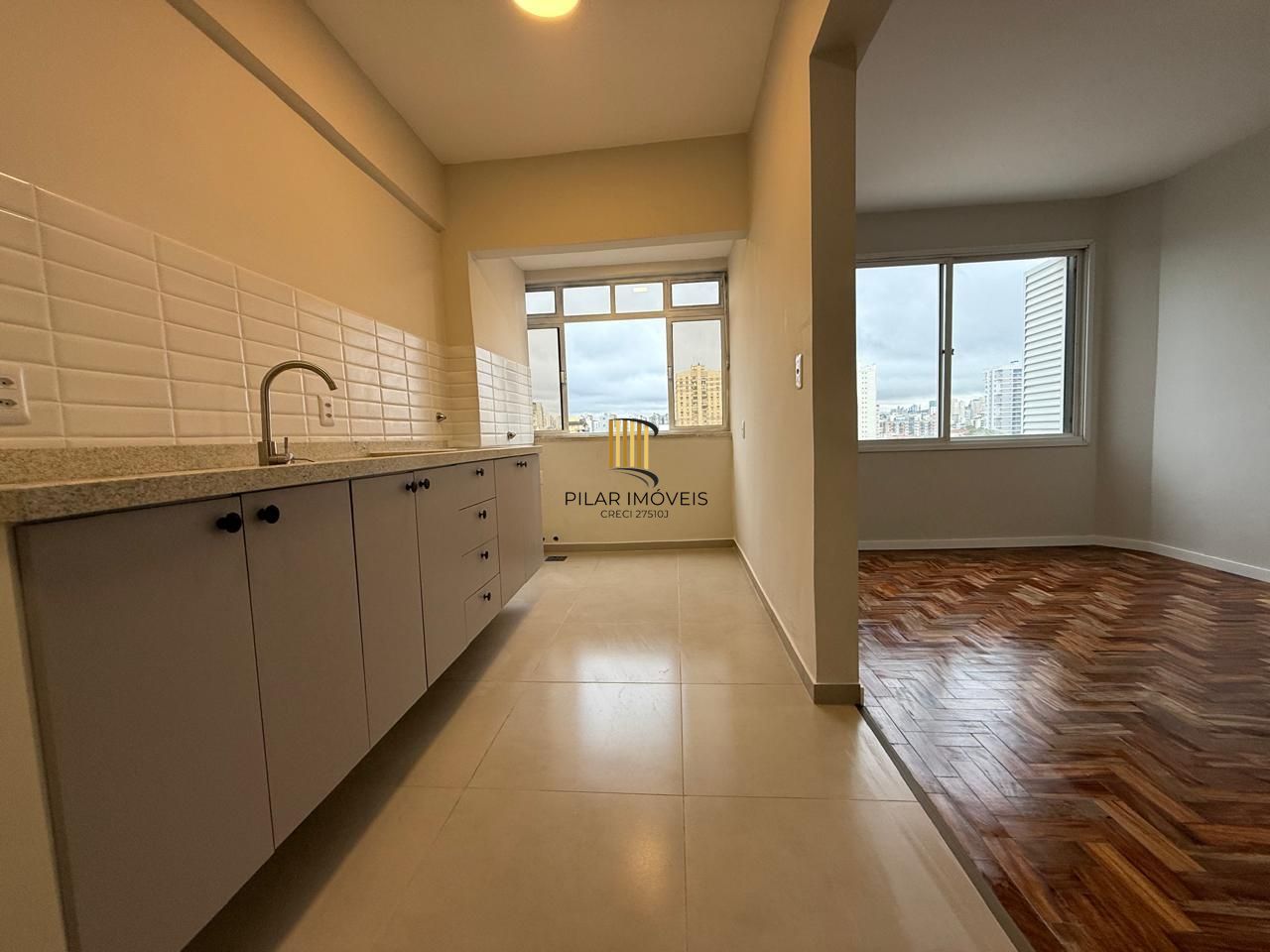 Apartamento com dois dormitórios reformado