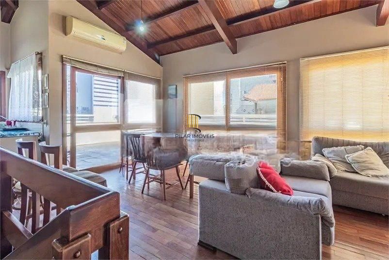 Cobertura 3 dormitórios com 1 suíte e 1 vaga em Frente  ao Hosp. Conceição