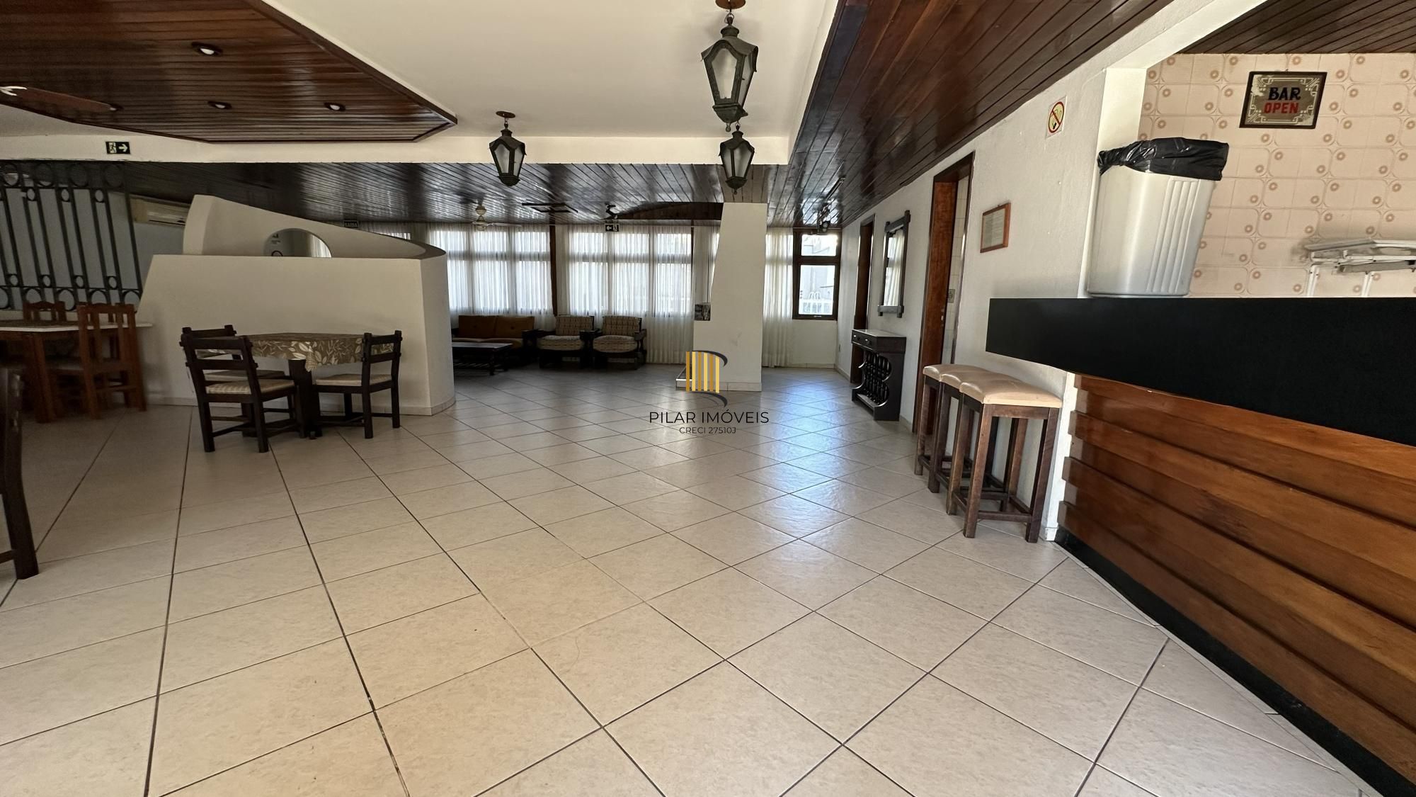 Apartamento com 02 dormitórios e vaga de garagem escriturada