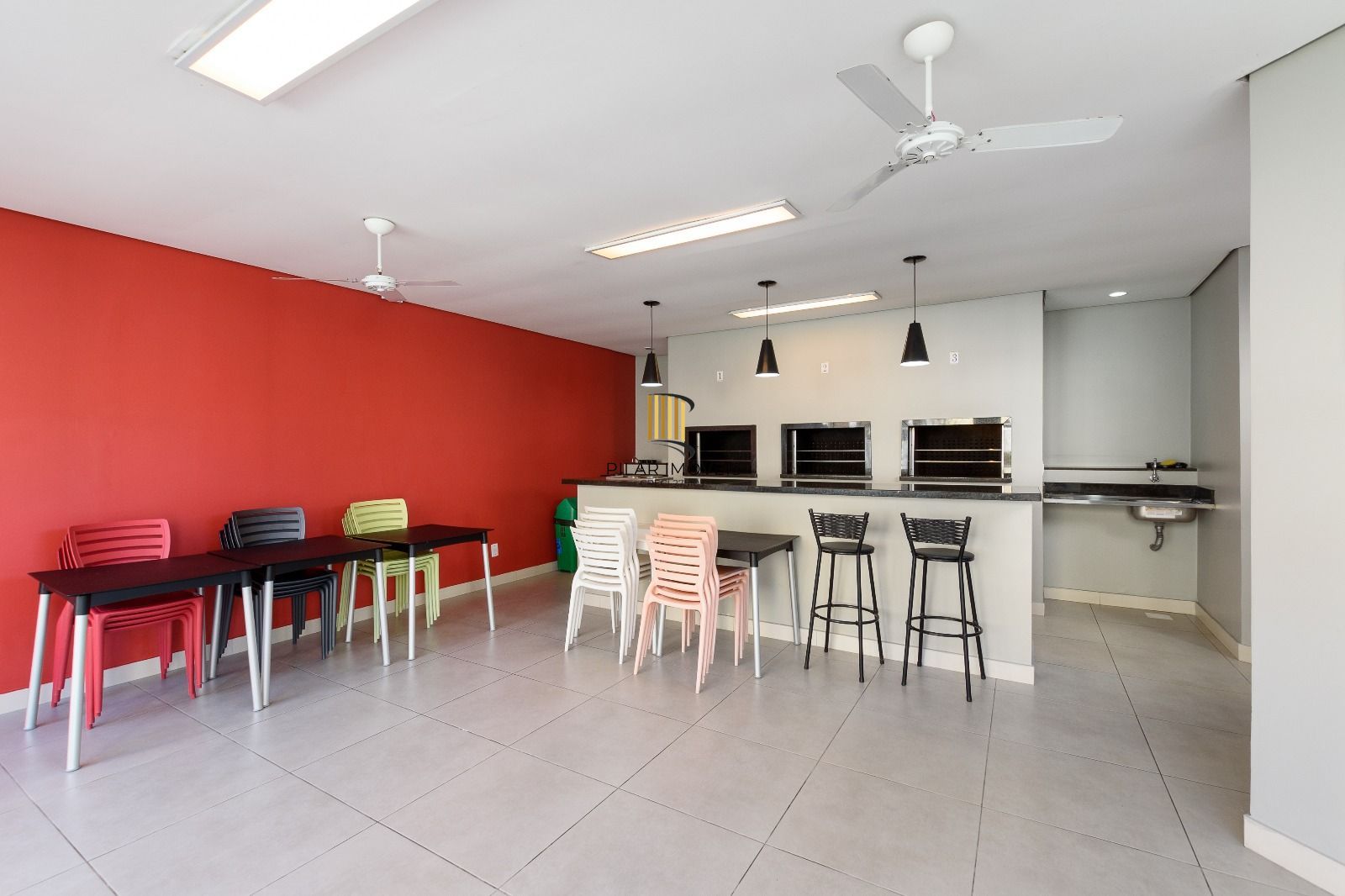 Apartamento 03 dormitórios, sem garagem