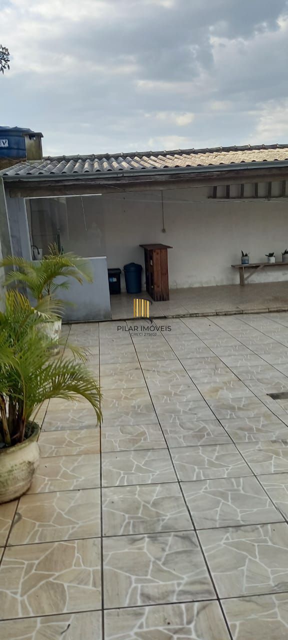 casa com 03 quartos um sendo suite com 04 vagas de garagem