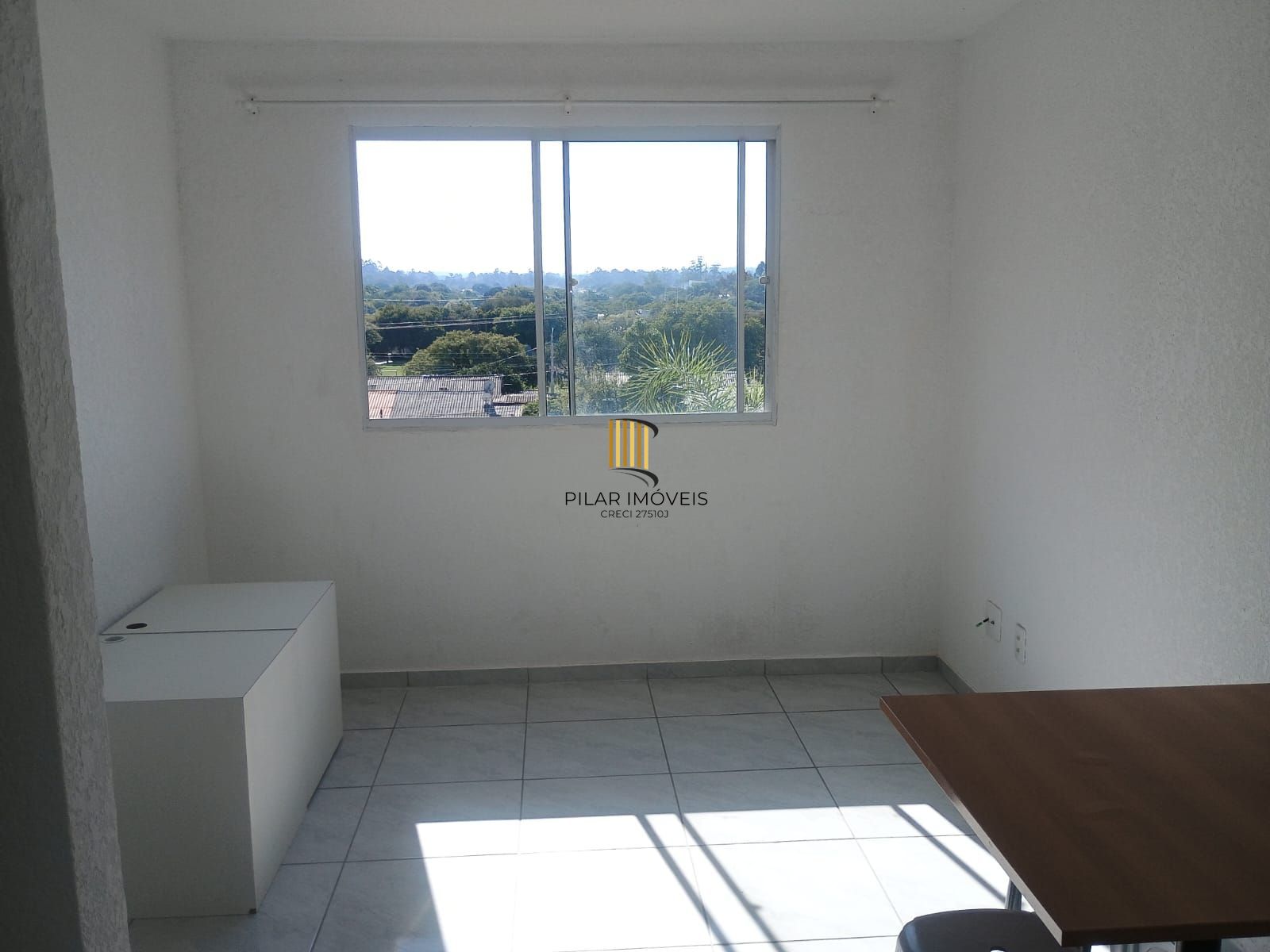 Apartamento 02 dormitórios com garagem
