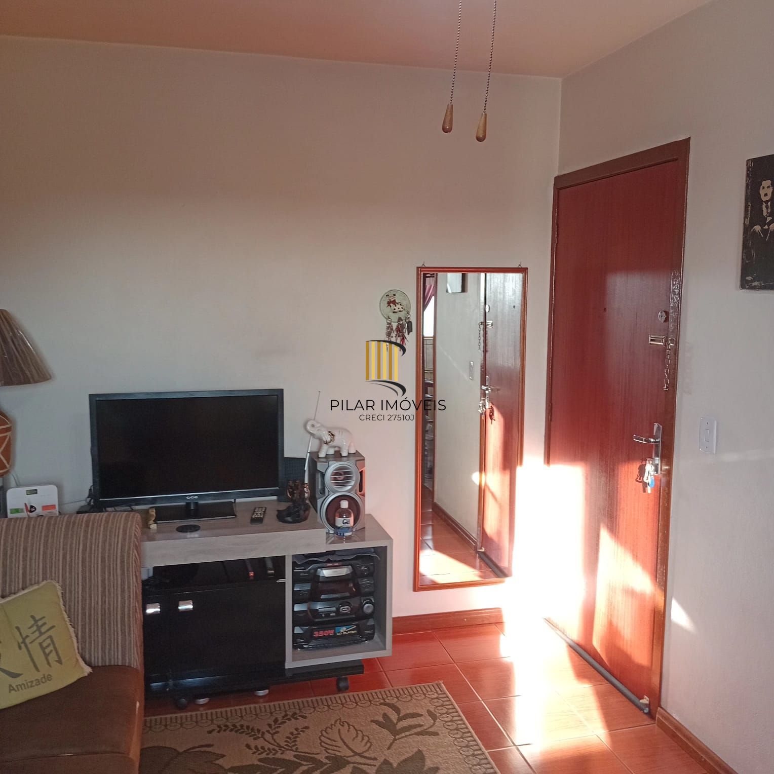 Apartamento 02 dormitórios com estacionamento