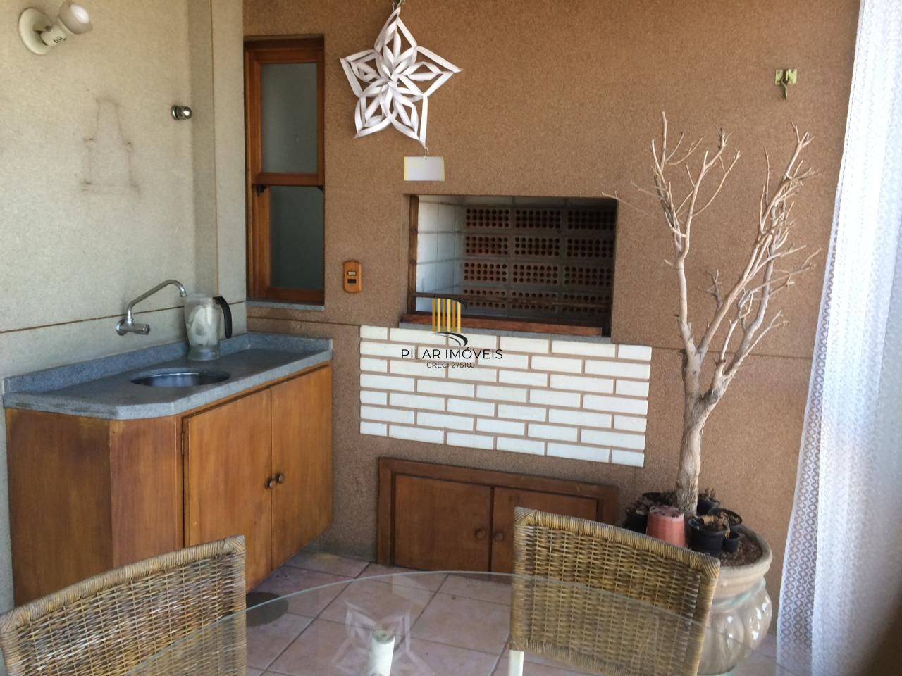 Apartamento com 04 dormitórios e vaga de garagem escriturada