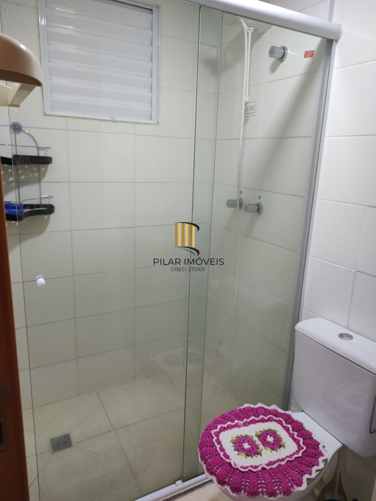 Apartamento 02 dormitórios com vaga, no bairro Humaitá.