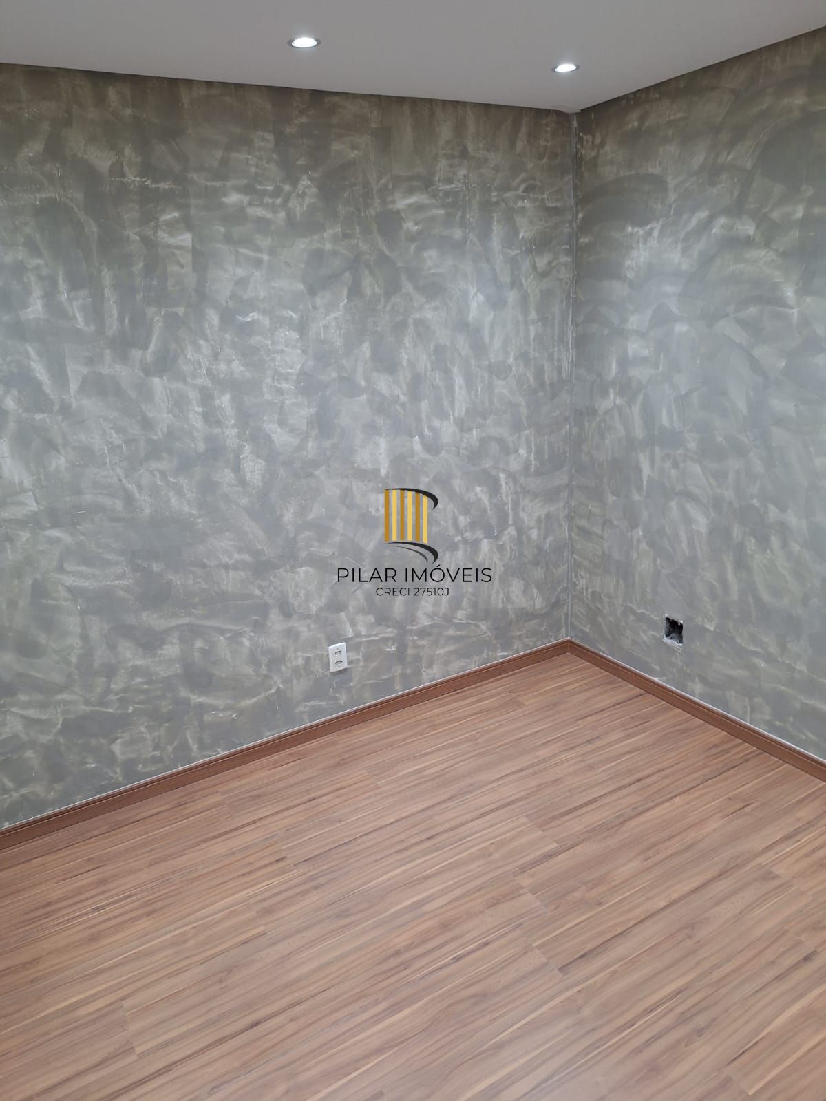 Apartamento 02 dormitórios com vaga de garagem escriturada descoberta