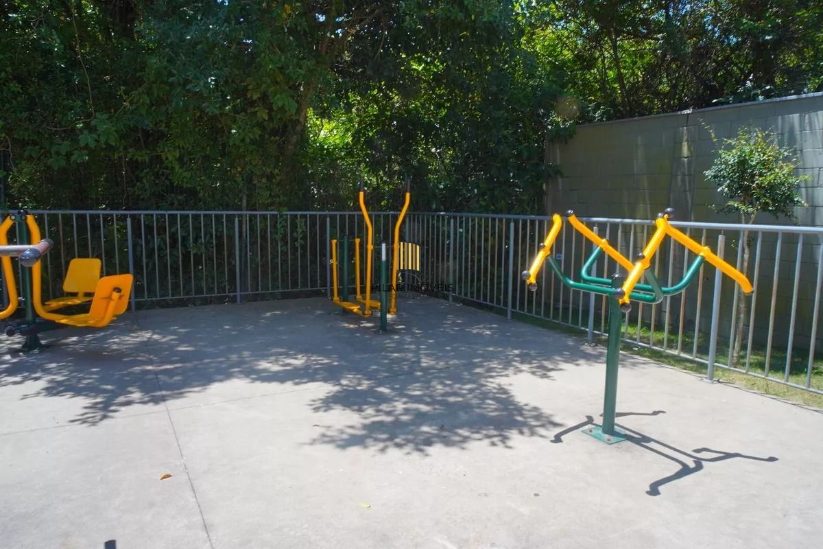 Apartamento com 02 dormitórios e  vaga escriturada