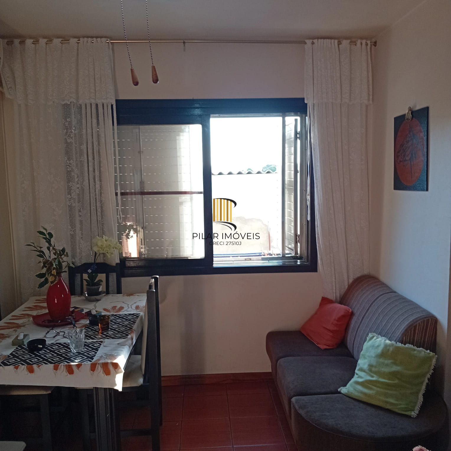 Apartamento 02 dormitórios com estacionamento