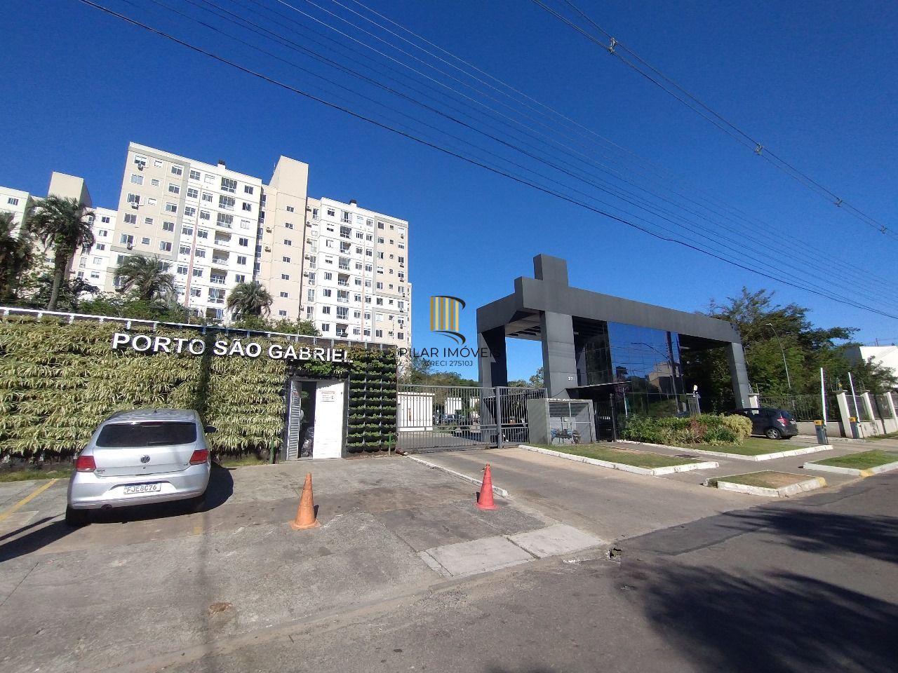 Apartamento com 02 dormitórios e com vaga de garagem