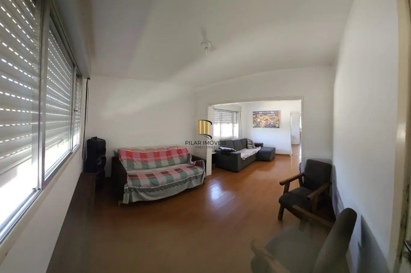 Casa com 02 dormitórios com 02 vagas de garagem