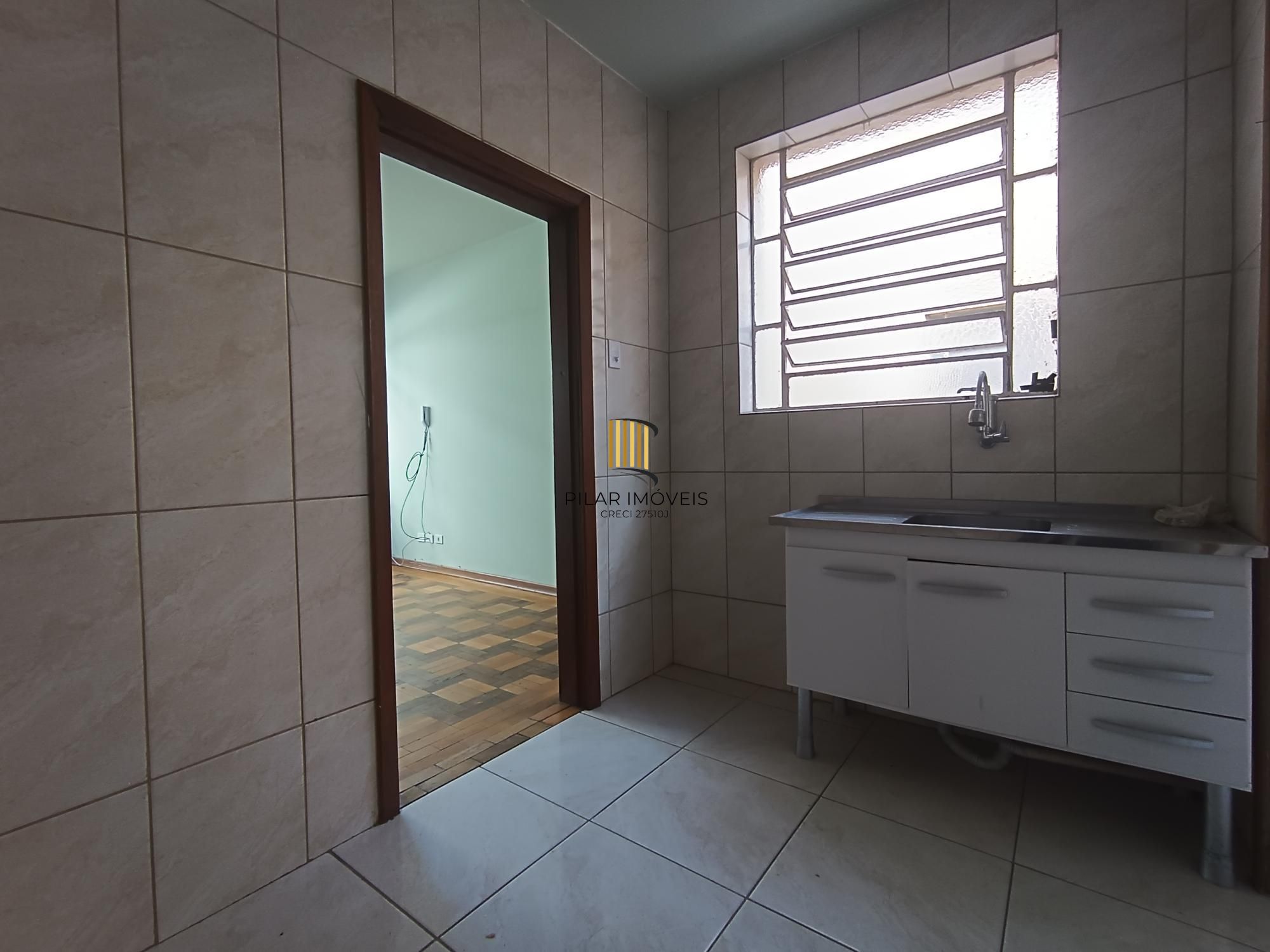 Apartamento 02 dormitórios sem garagem e sem elevador no bairro Cristo Redentor