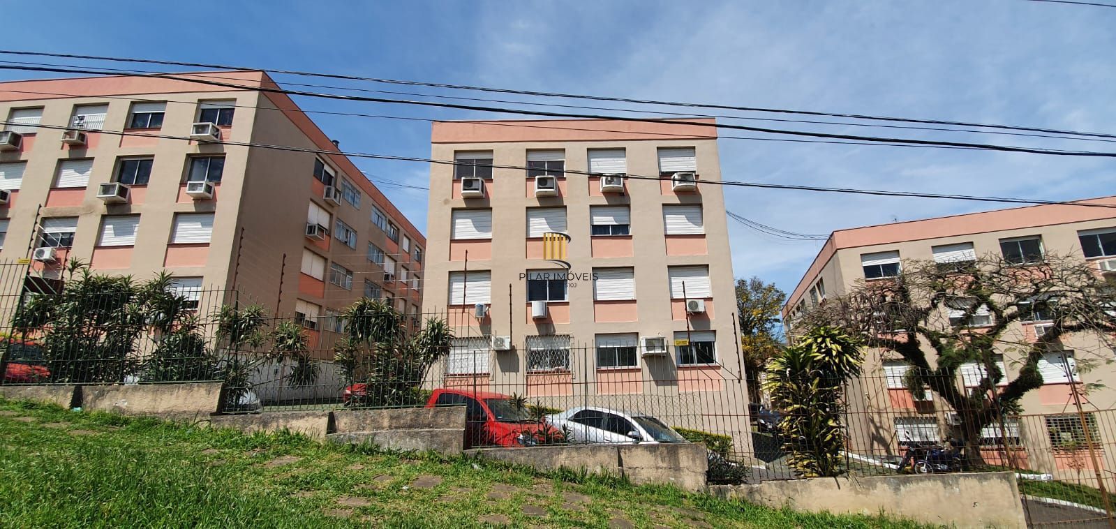 Apartamento com 02 dormitórios semi-mobiliado e um box de garagem