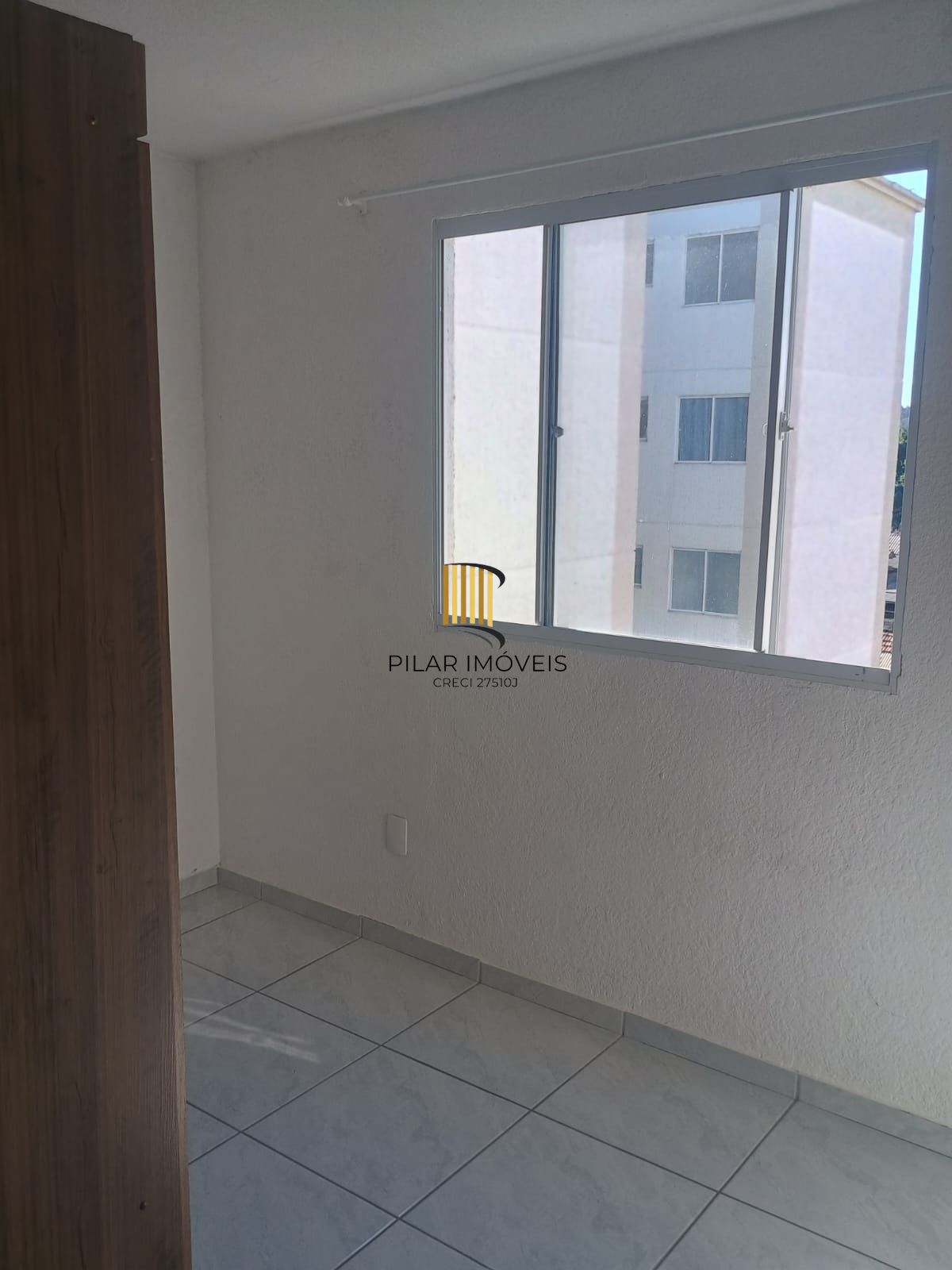Apartamento 02 dormitórios com garagem