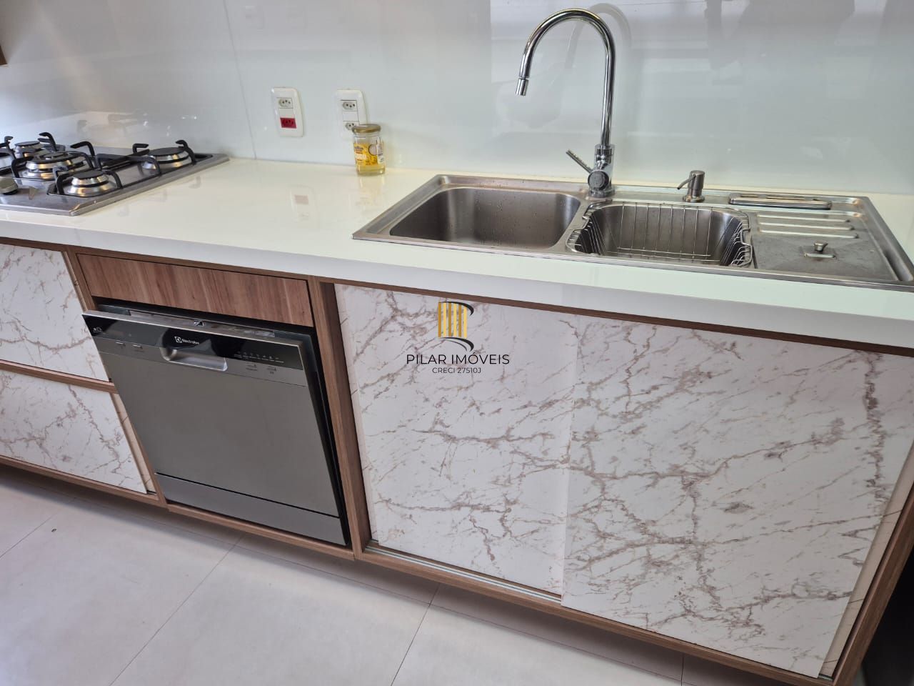 Apartamento com 02 suítes e duas vagas de garagem