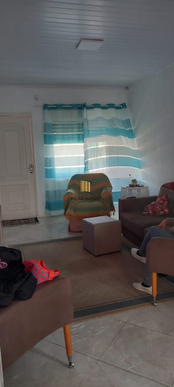 casa com 03 quartos um sendo suite com 04 vagas de garagem