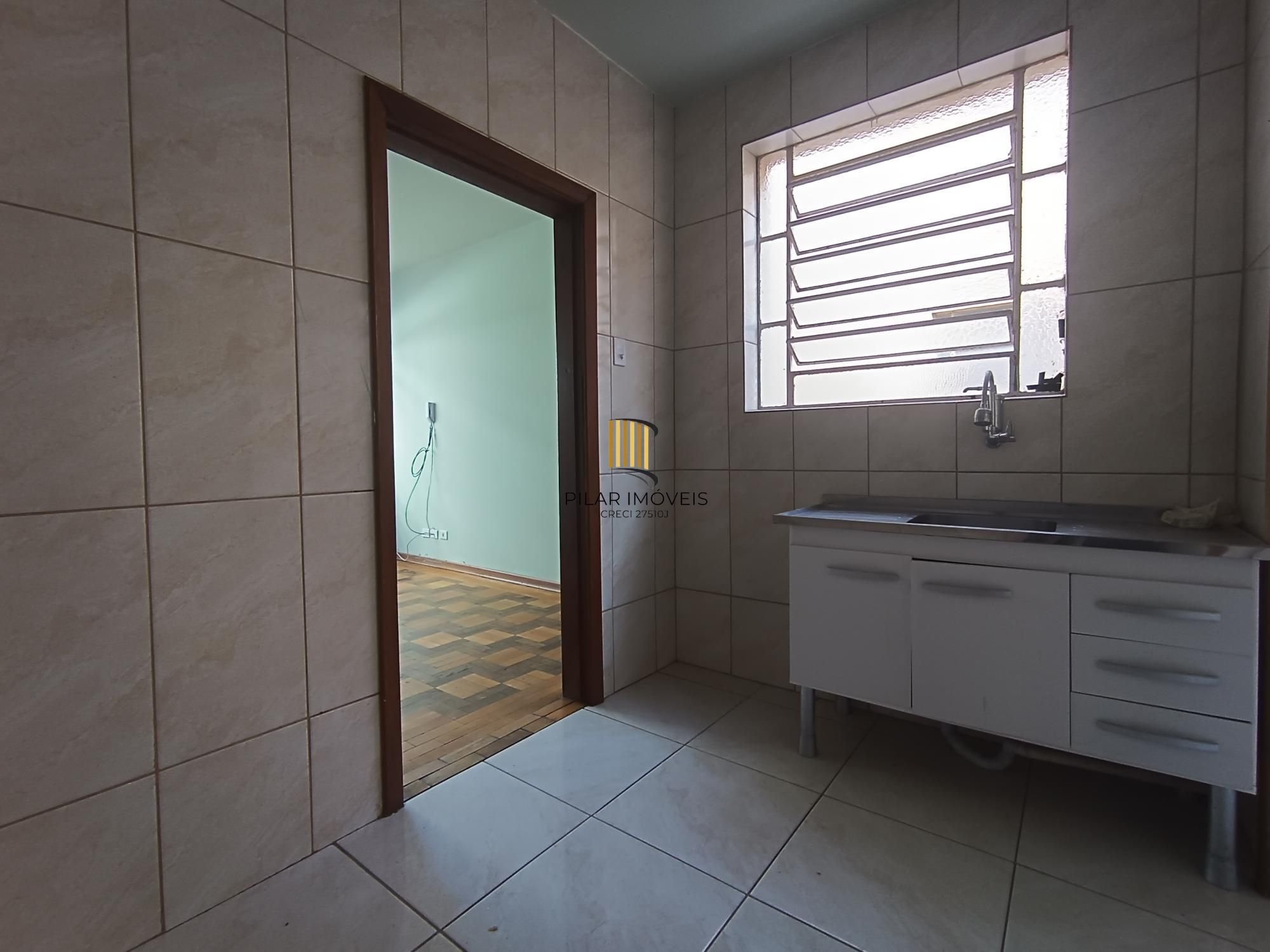 Apartamento 02 dormitórios sem garagem e sem elevador no bairro Cristo Redentor