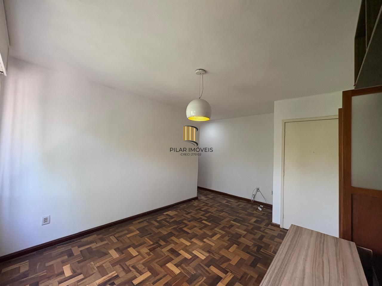 Apartamento com 03 dormitórios com 01 vaga de garagem escriturada