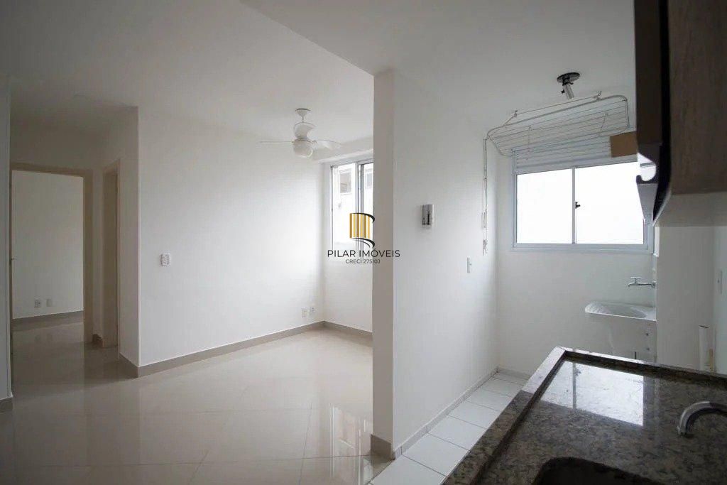 Apartamento 02 dormitórios com garagem escriturada no Bairro Ipanema