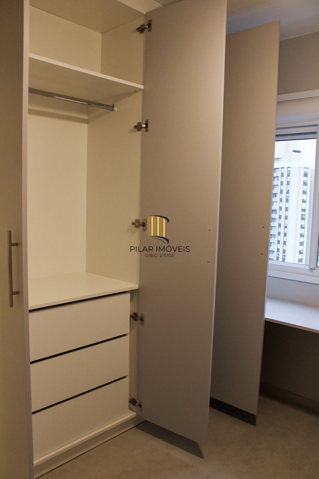 Apartamento 02 dormitórios com 01 suíte e 01 vaga de garagem escriturada