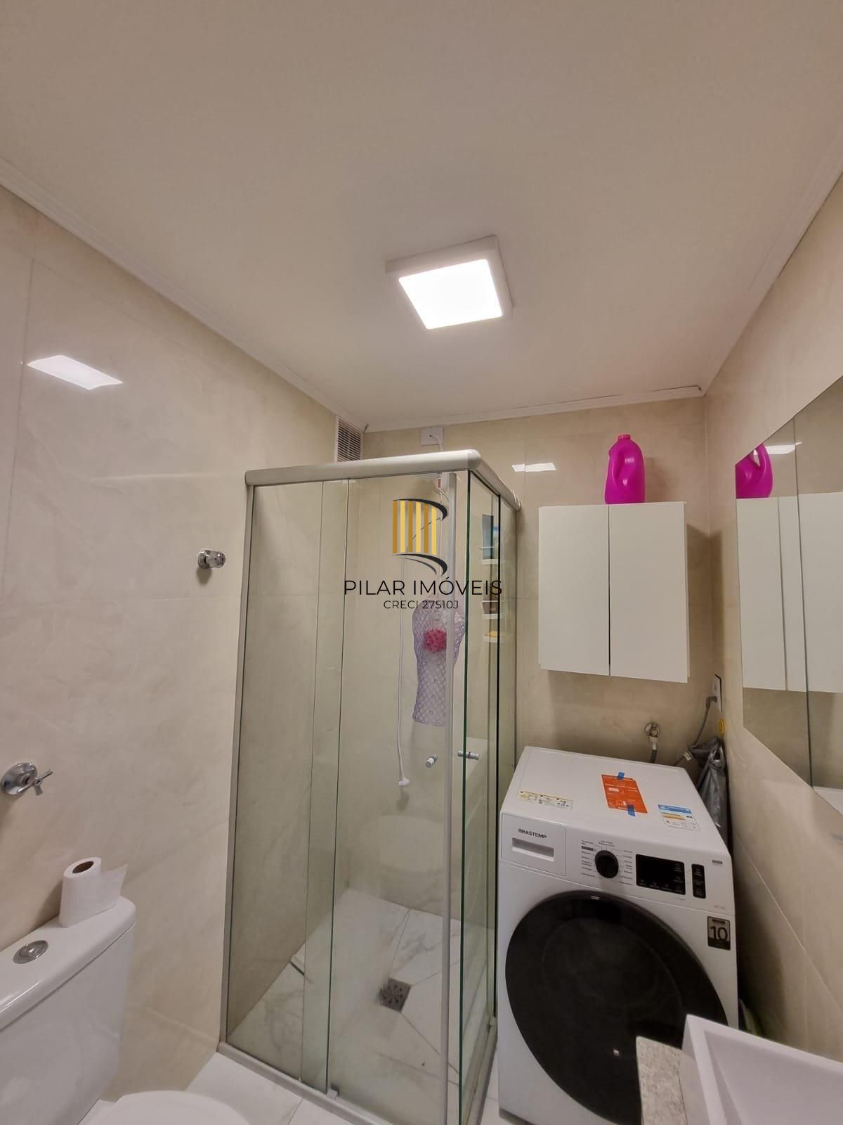 Vende apartamento semimobiliado no bairro Passo da Areia