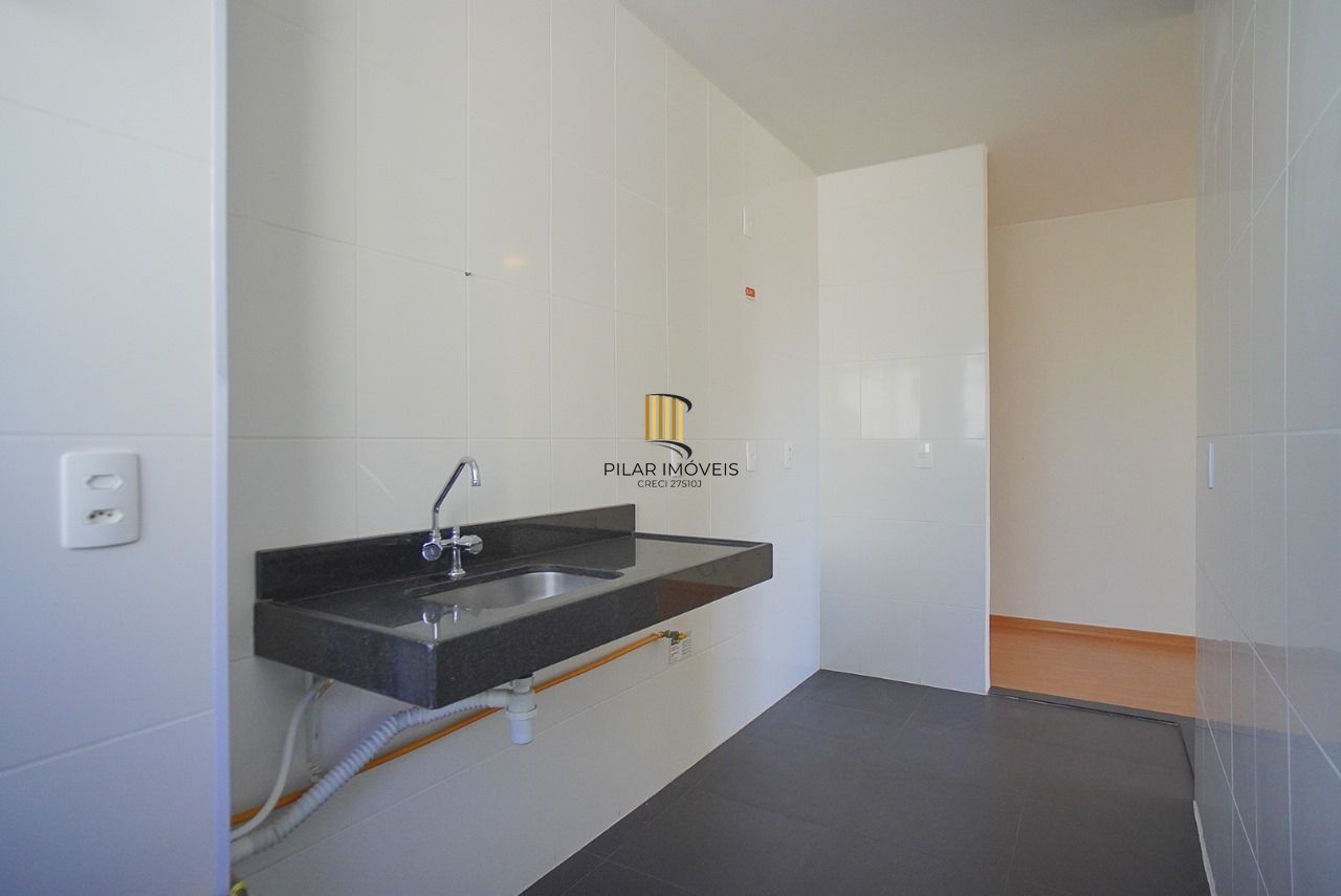 Apartamento com 02 dormitórios e com vaga de garagem