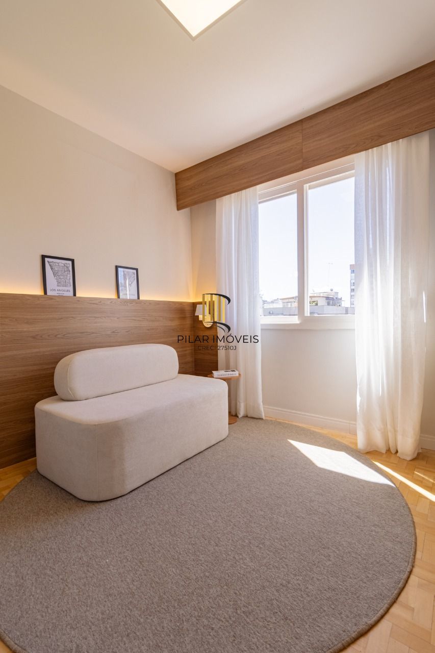 Apartamento com 02 dormitórios e com 01 vaga de garagem Mont Serrat