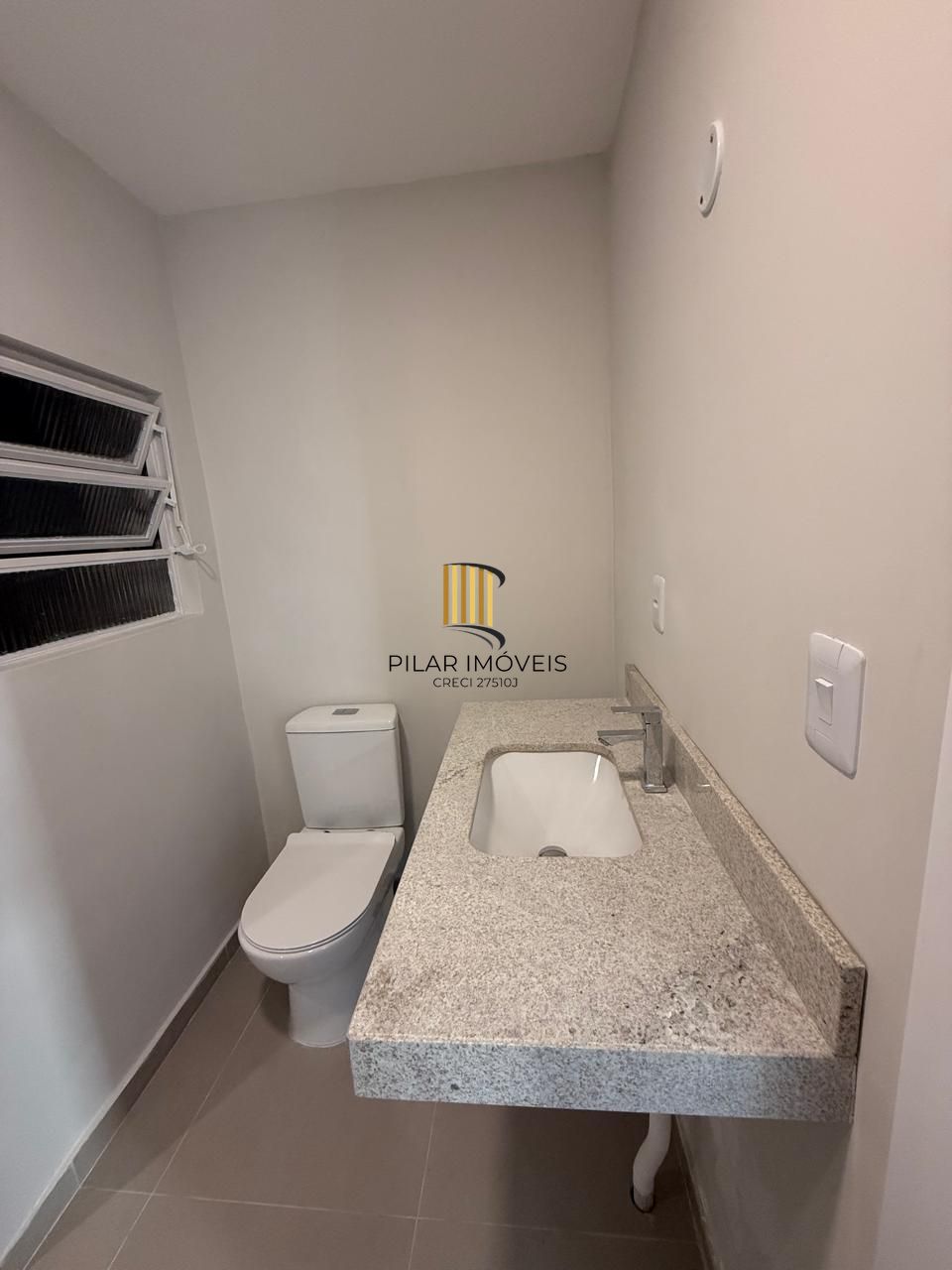 Apartamento com dois dormitórios reformado