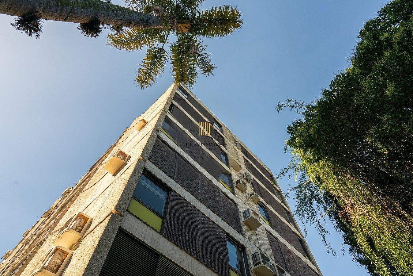 Apartamento com 03 dormitórios e 01 vaga de garagem escriturada