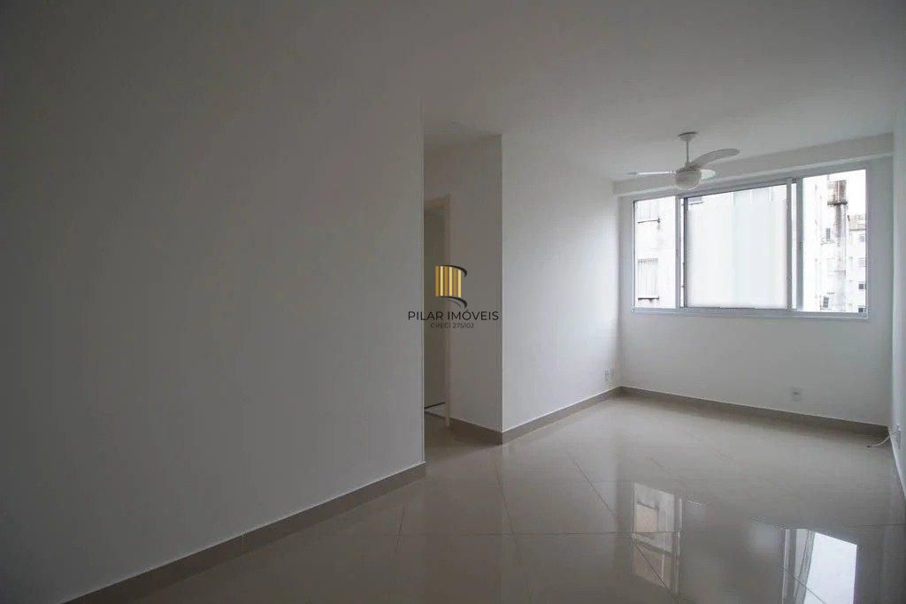 Apartamento 02 dormitórios com garagem escriturada no Bairro Ipanema