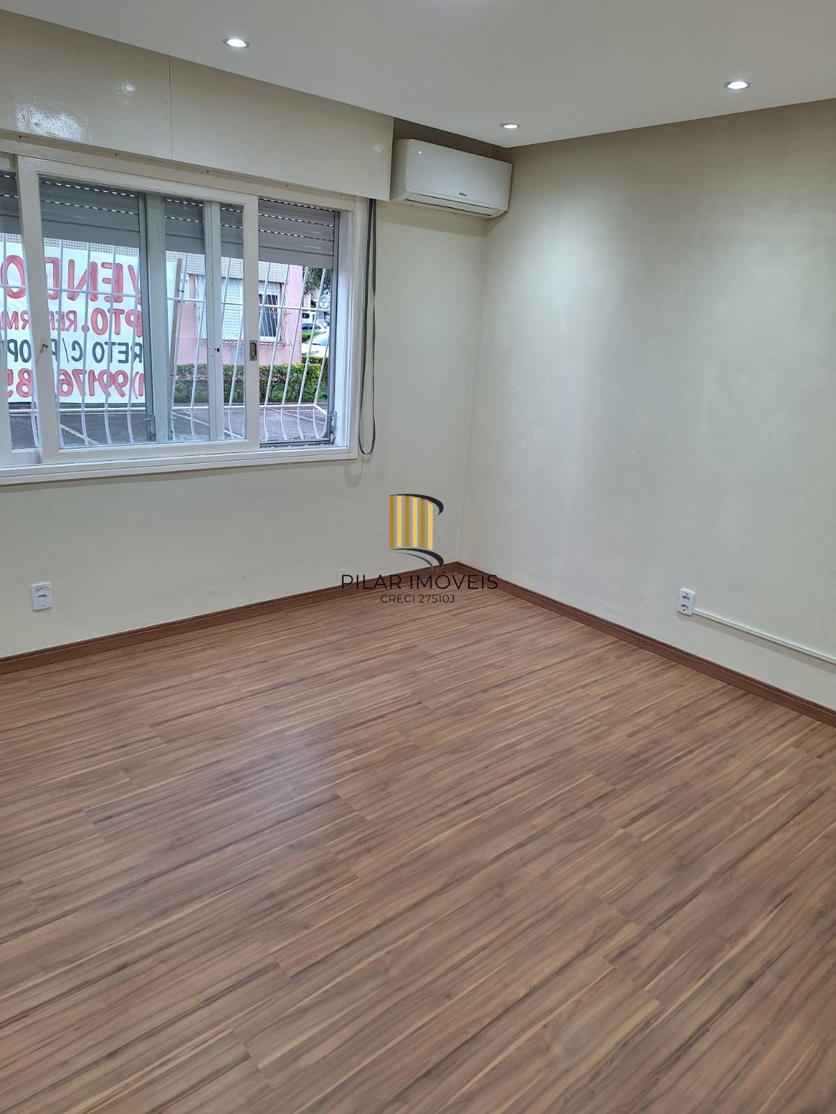 Apartamento 02 dormitórios com vaga de garagem escriturada descoberta