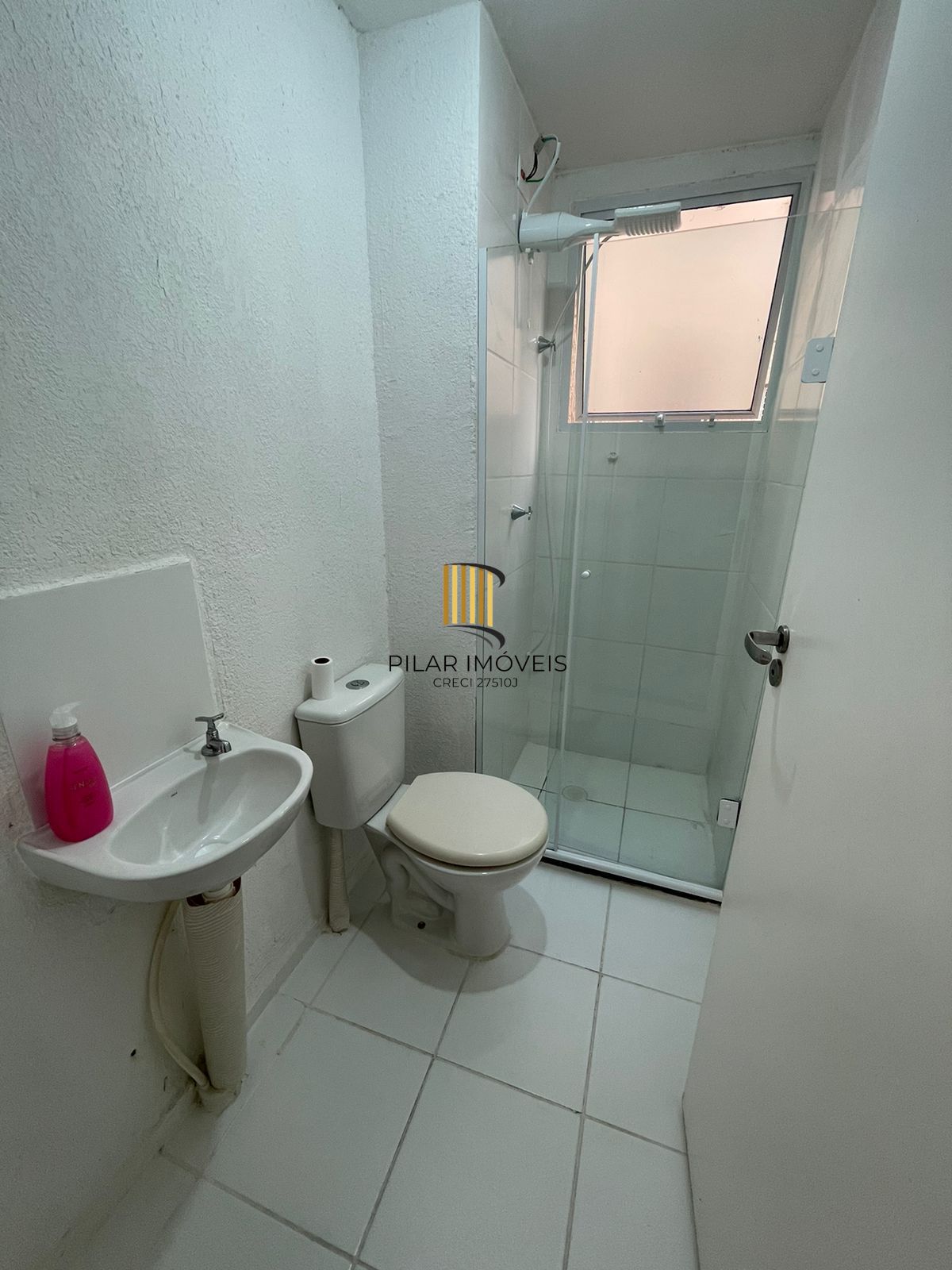 Apartamento com dois dormitórios e vaga de garagem