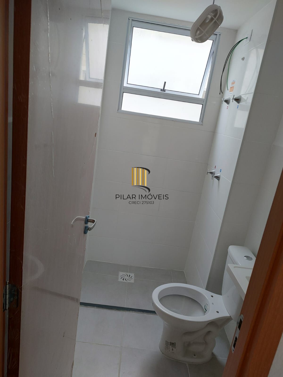 Apartamento 02 dormitórios com estacionamento rotativo no Bairro Restinga