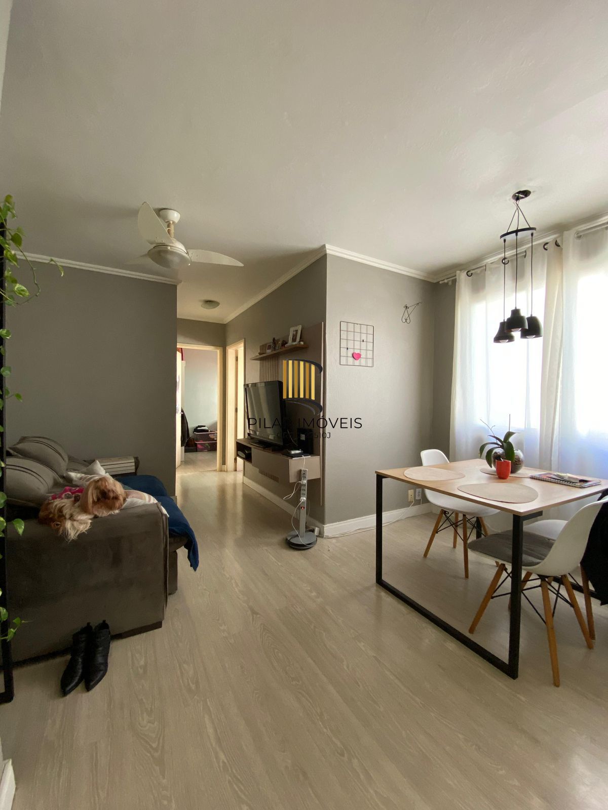 Apartamento 02 dormitórios com vaga de garagem escriturada